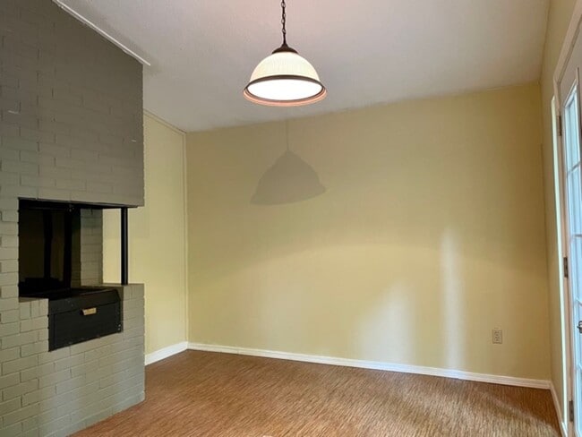 Building Photo - Charming 4 Bed 2 Bath Tri-level in Eastgate, Bellevue