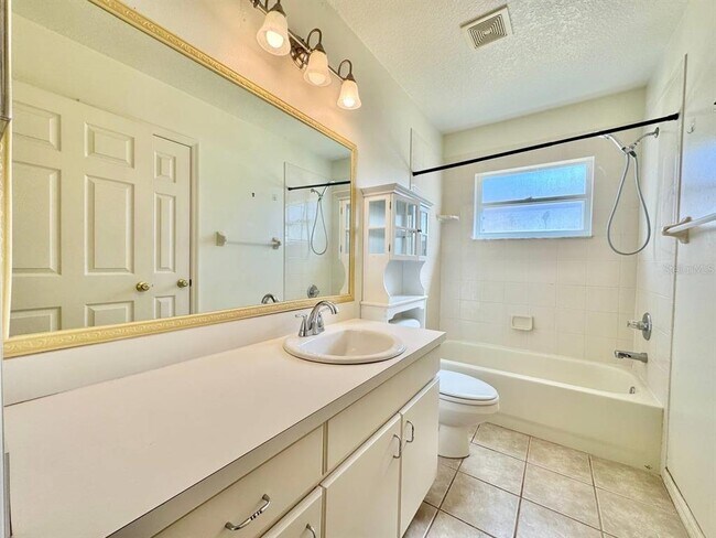 Building Photo - 22537 Roderick Dr