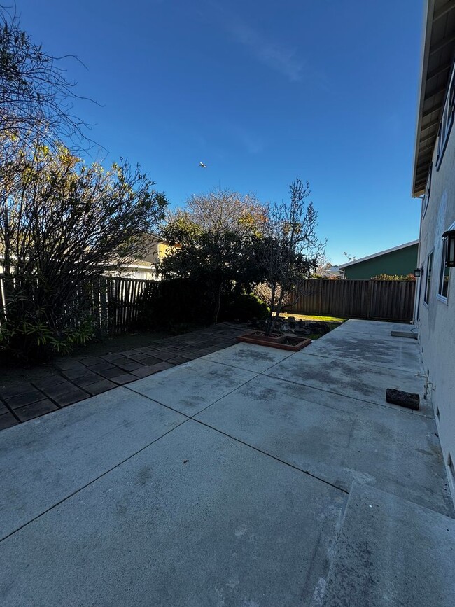 Building Photo - Updated Foster City Home - Great Location!