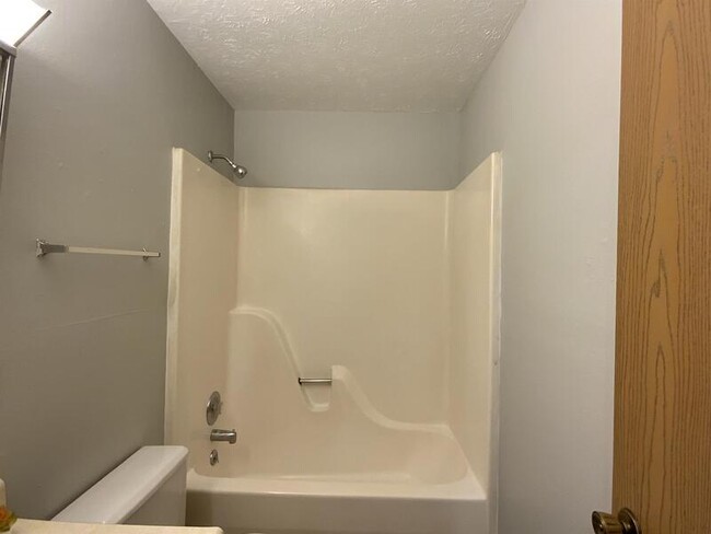 Building Photo - 1028 Belle Valley Dr