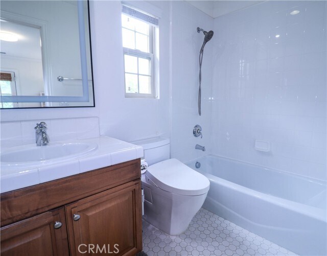 Building Photo - 37 View Terrace