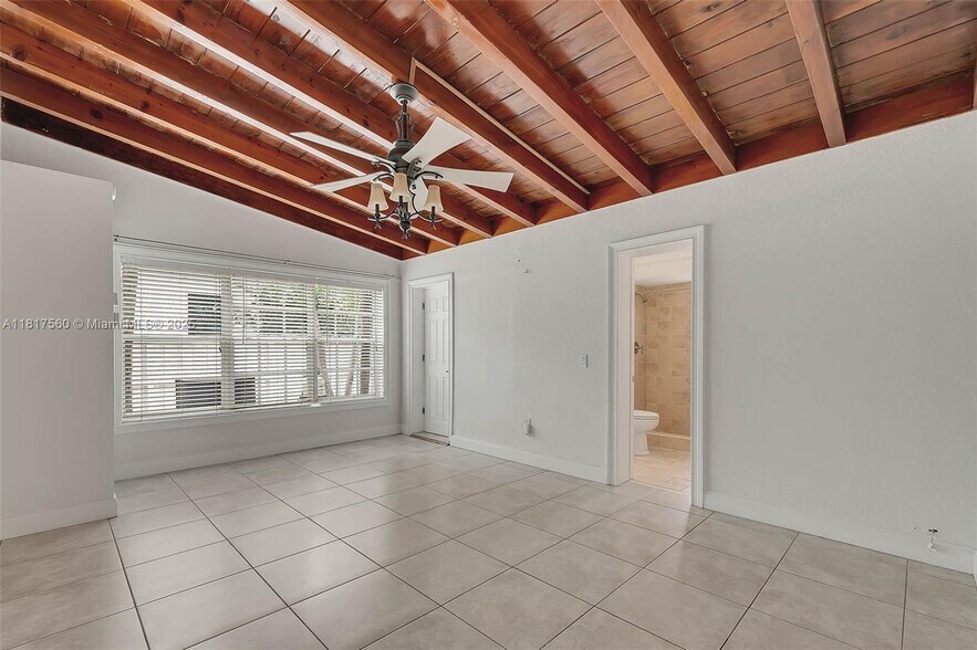 Building Photo - 1432 SW 11th St