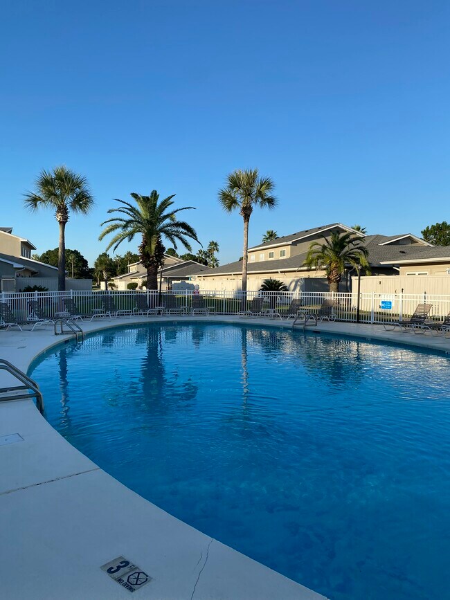 Building Photo - 501 Cotton Creek Dr