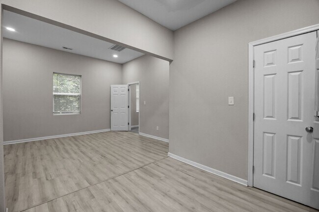 Building Photo - 126 Linden Ave