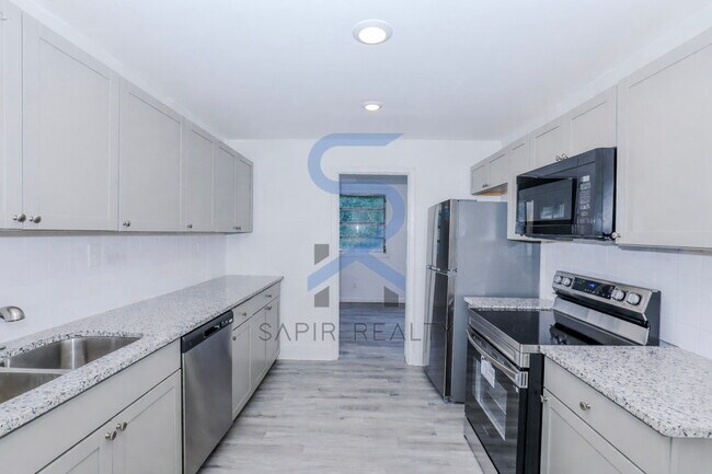 Building Photo - Cascade Heights Charm – 3BR/2BA Home in Southwest Atlanta