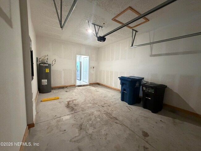 Building Photo - 35 Oarsman Xing Dr