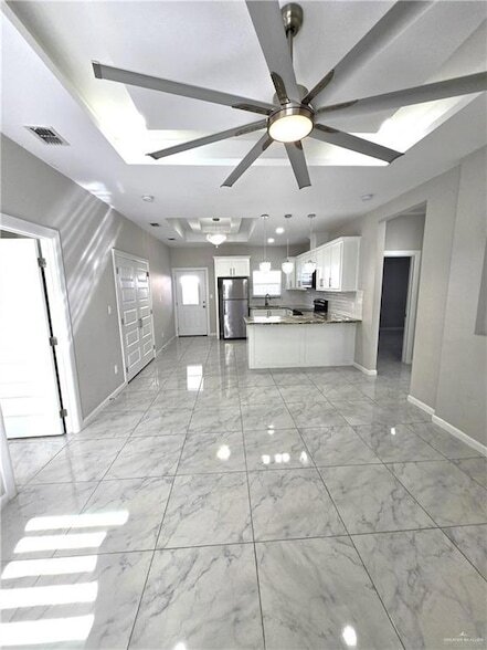 Building Photo - 1018 N Woodson Ave