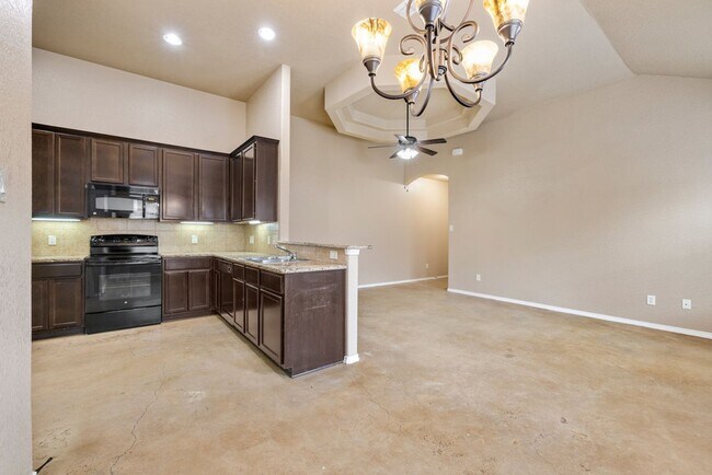 Building Photo - AVAILABLE NOW! 3 BEDROOM DUPLEX LOCATED IN...