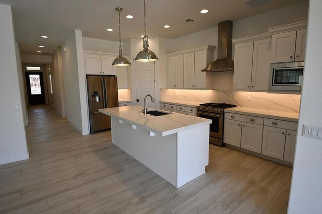 Building Photo - 820 E Ashurst Dr