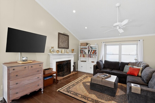 Building Photo - 6 Hunters Ridge Dr