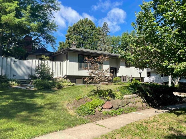 Building Photo - 1308 Shirley St