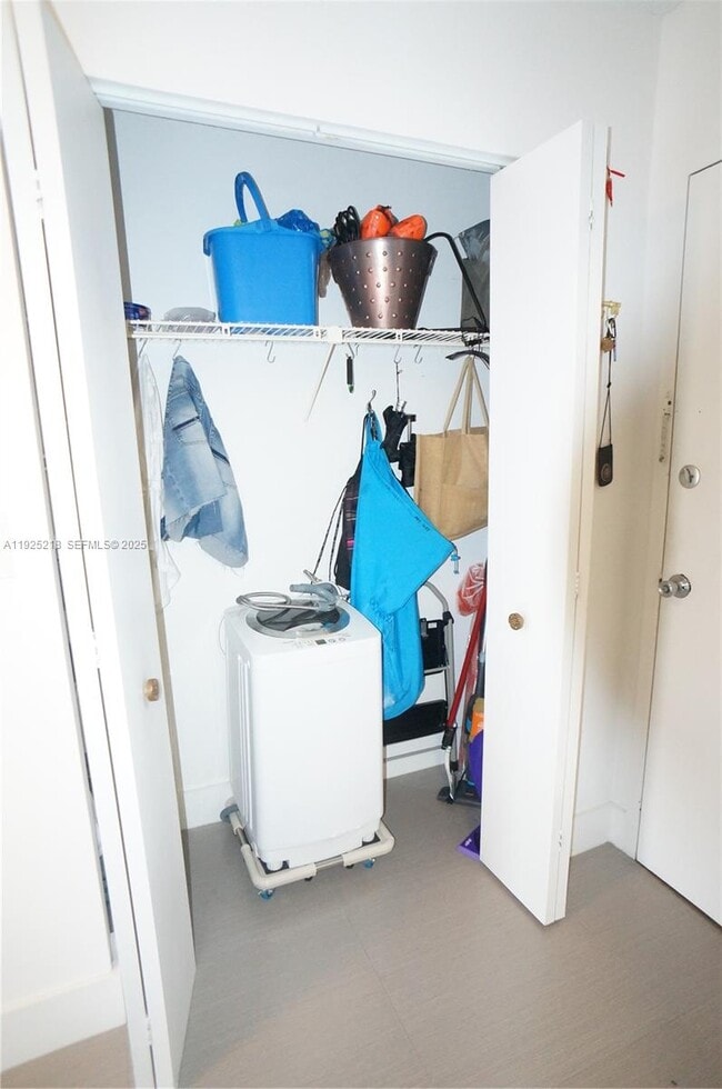 Building Photo - 16950 W Dixie Hwy