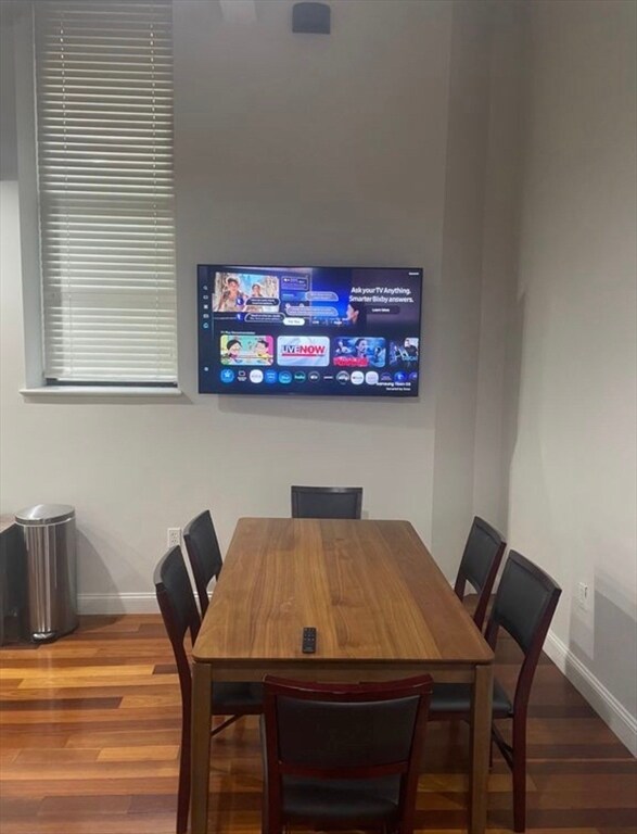 Building Photo - 841 Parker St