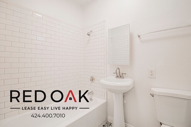 Building Photo - 915 S Carondelet St