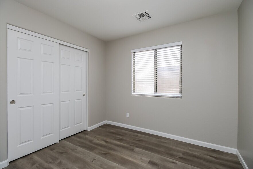 Building Photo - 3741 S Brighton Ln