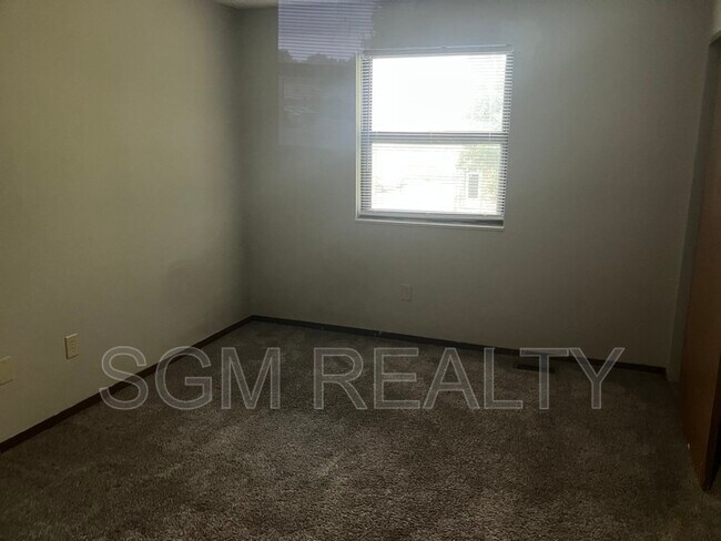 Building Photo - 1009 Belle Valley Dr