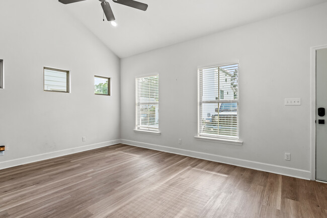Building Photo - 1325 N Bronough St