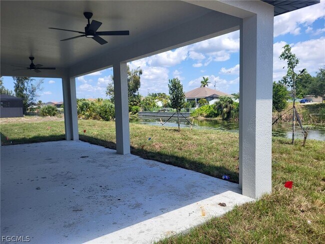 Building Photo - 654 NE 5th Pl