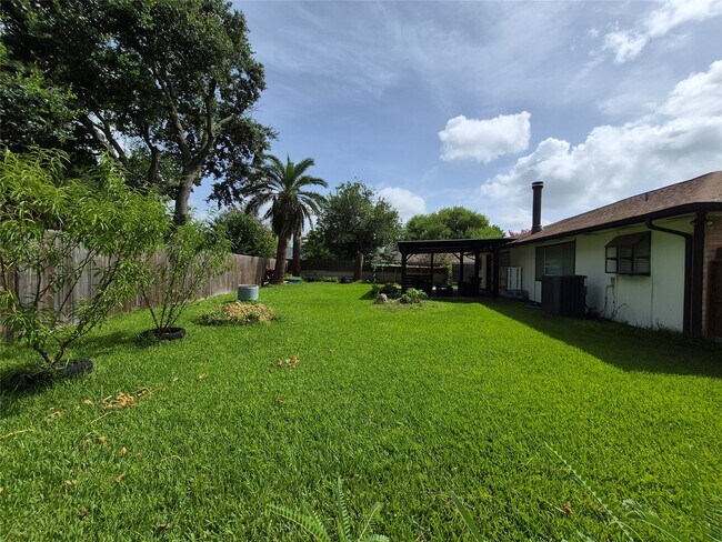 Building Photo - 3402 Cascadia Dr