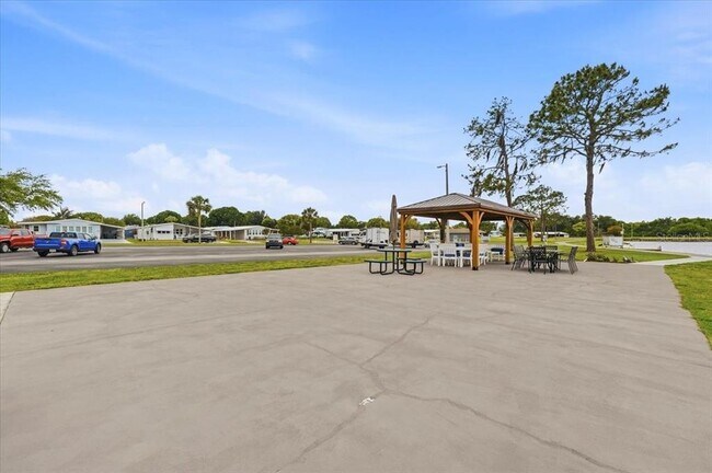 Building Photo - 1798 Fox Hill Dr
