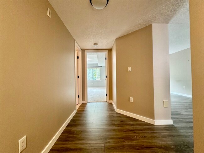 Building Photo - 100 Place Ln
