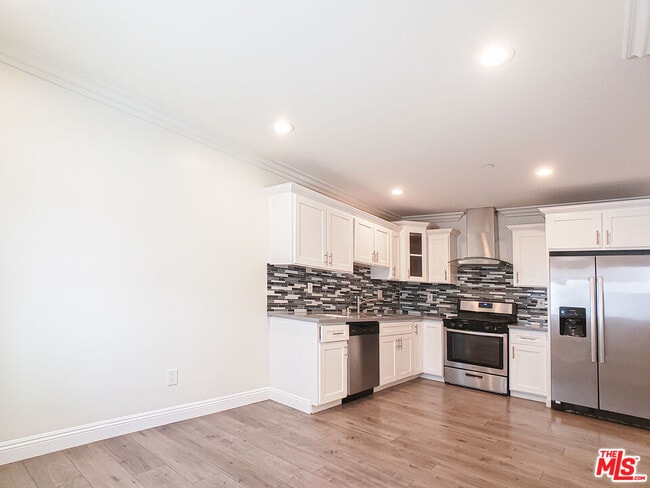 Building Photo - 965 N Wilton Pl