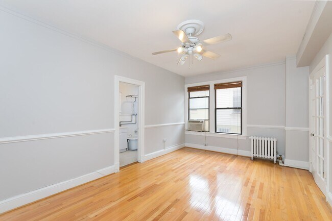 Building Photo - Charming Logan Circle Condo | Studio | 1 Bath | 450 Sf