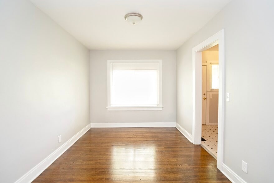 Building Photo - 438 Columbian Ave