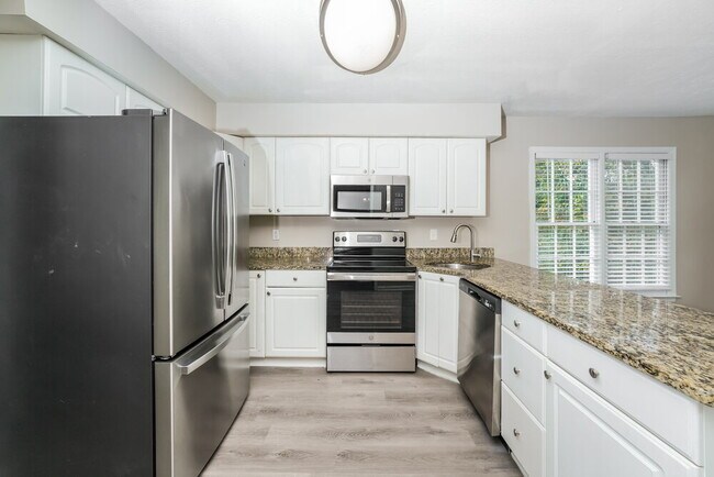 Building Photo - 1484 Yorktown Dr NW