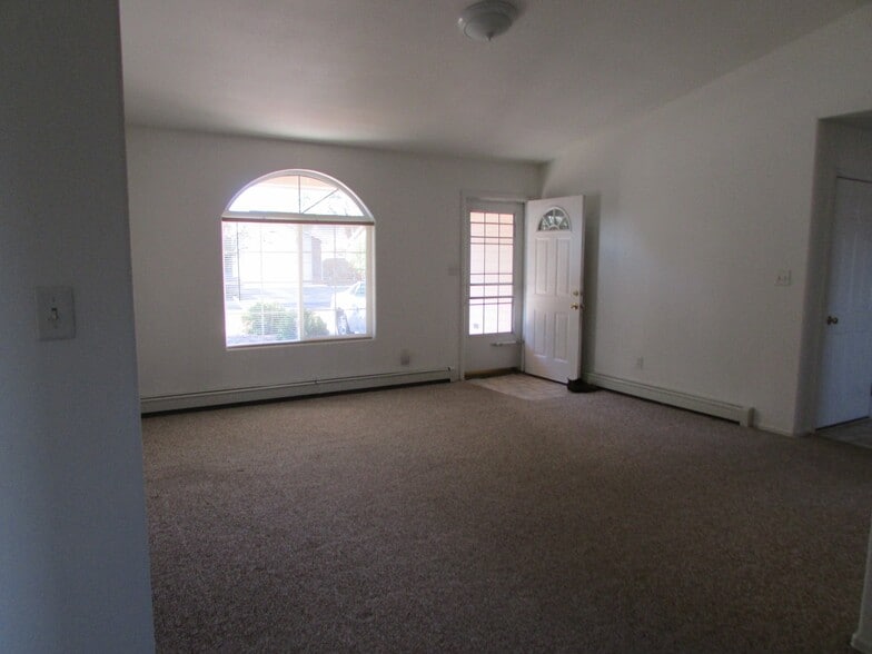 Building Photo - 1241 Tara Dr