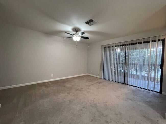 Building Photo - Cozy Condo with a One Bedroom Move in Ready!