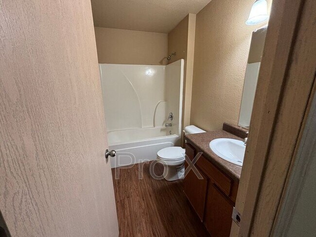 Building Photo - 3304 SW Victoria Pl