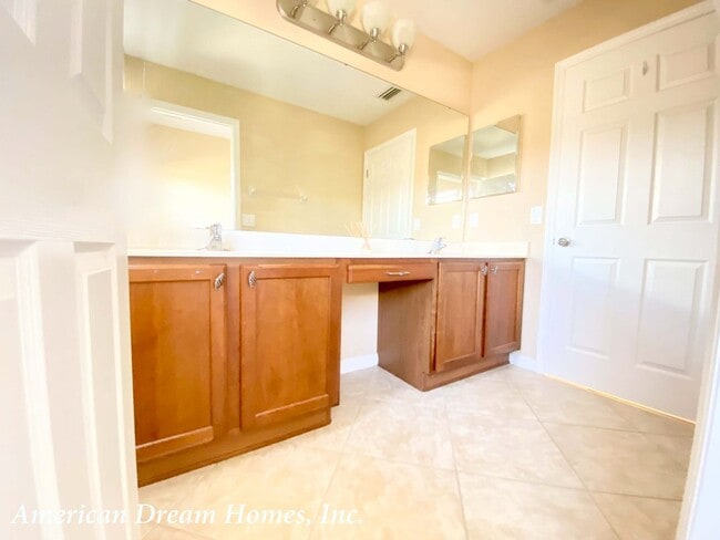 Building Photo - 10973 Willow Ridge Loop