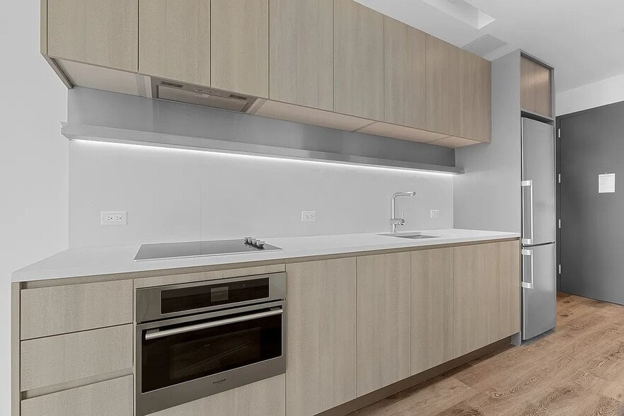 Building Photo - 171 Chrystie St