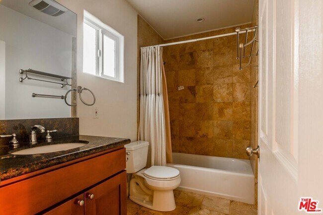 Building Photo - 4848 Oakwood Ave