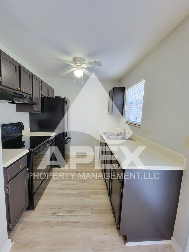 Building Photo - WEST KNOX - Spacious 2Bd/2Ba Condo in Silverbrook!