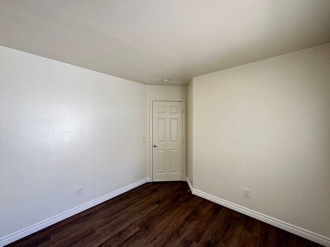 Building Photo - Decatur & Blue Diamond