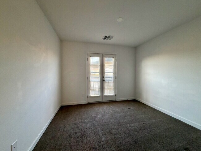 Building Photo - 3 BED 2.5 BATH 2 CAR GARAGE TOWNHOUSE IN CADENCE HENDERSON WITH LOFT
