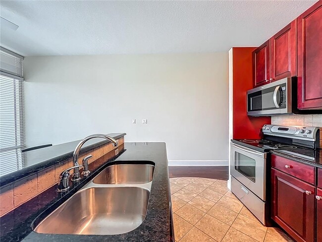 Building Photo - 101 S Eola Dr