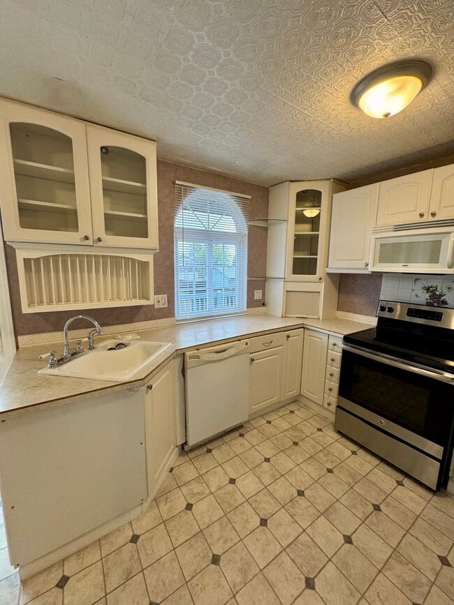 Building Photo - Lovely 3 bedroom+ Office in Widefield