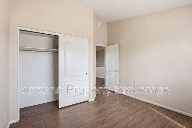 Building Photo - 435 W Corriente Ct