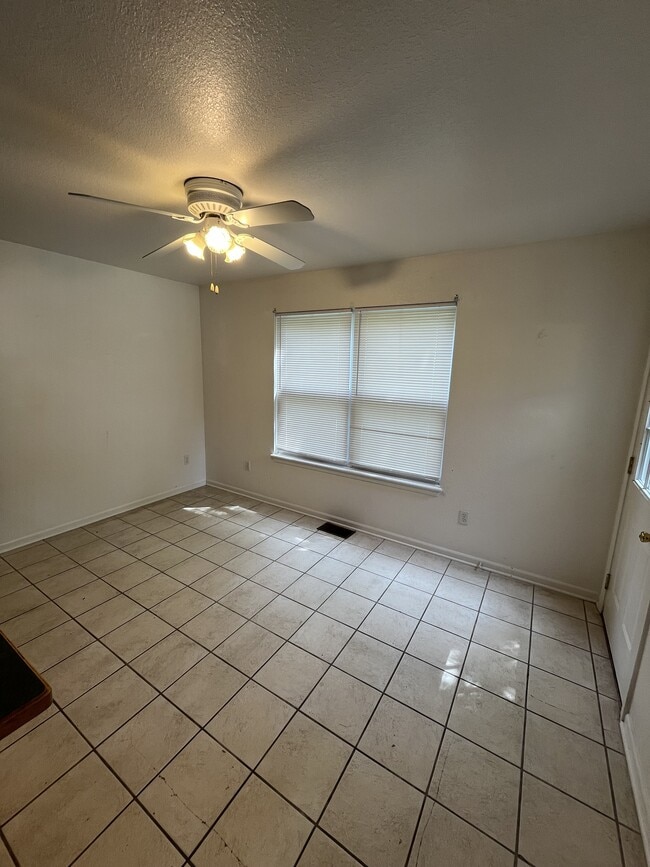 Building Photo - 509 Zoll St