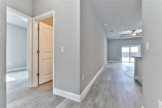 Building Photo - 19 Emmons Ln