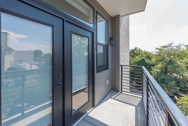 Building Photo - Downtown Asheville Apartment!