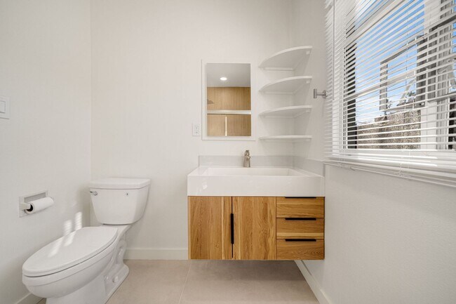 Building Photo - 35-35 Kennebec Ave