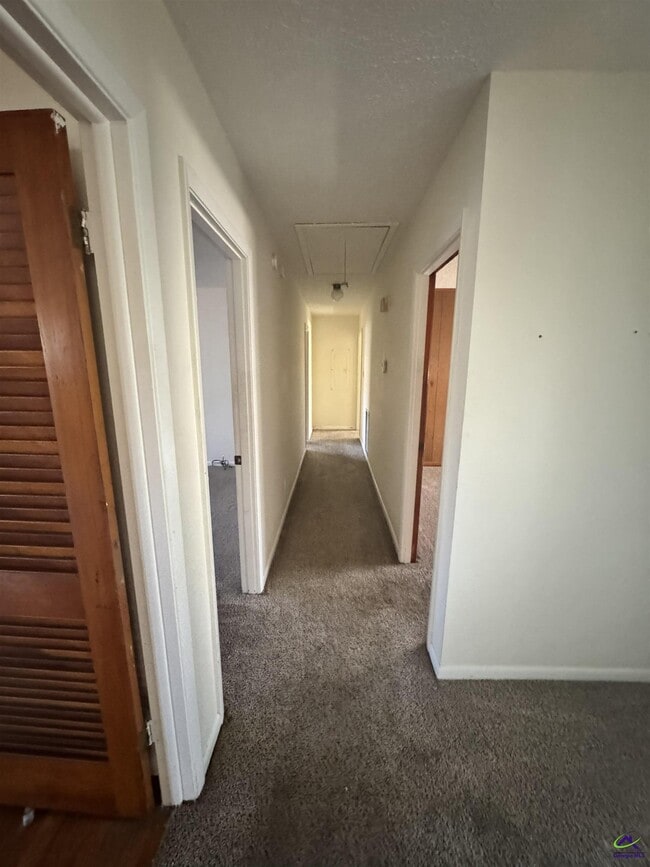 Building Photo - 501 Pinecrest Rd