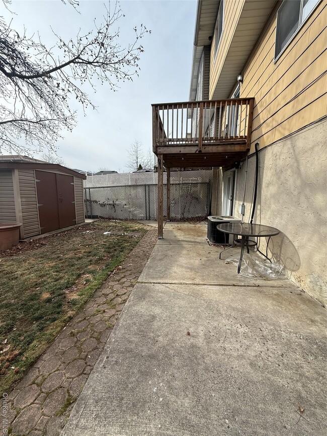 Building Photo - 878 Rensselaer Ave