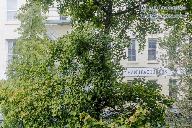 Building Photo - 26 Jane St