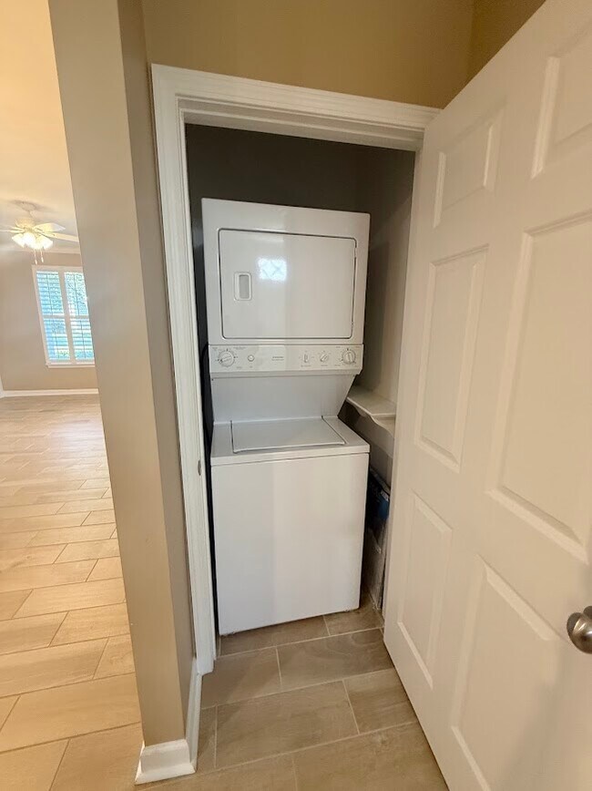 Building Photo - 951 Hendrick Ave