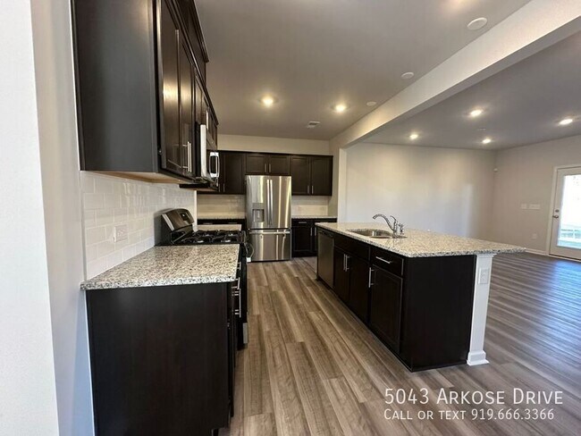 Building Photo - 5043 Arkose Dr
